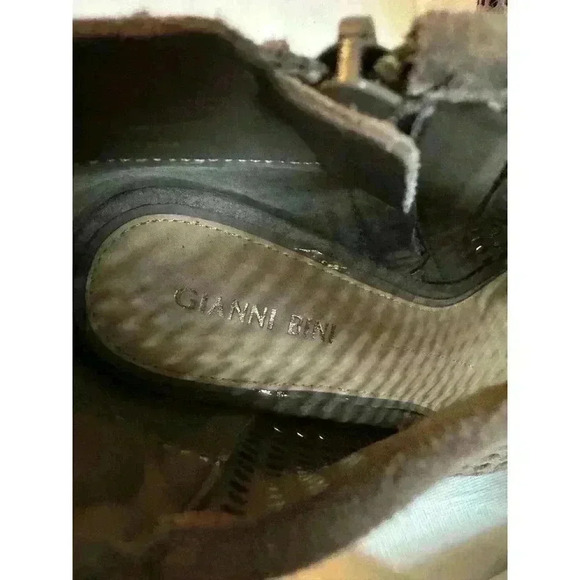 Gianni Bini Taupe Suede Ankle Shoe Peep Toe Side Zip Heels Sandals Sz 8 - Picture 4 of 7